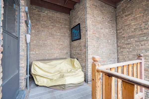 $3,000 | 536 1/2 West Cornelia Avenue, Unit 3, Chicago, IL 60657