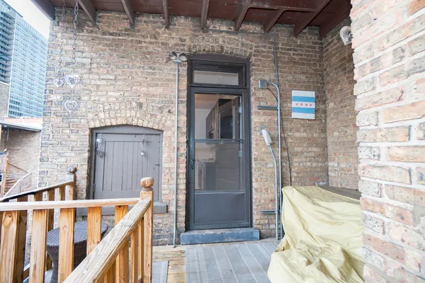 $3,000 | 536 1/2 West Cornelia Avenue, Unit 3, Chicago, IL 60657