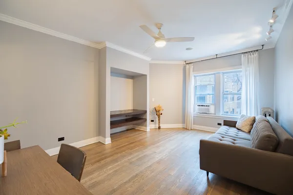 $3,000 | 536 1/2 West Cornelia Avenue, Unit 3, Chicago, IL 60657