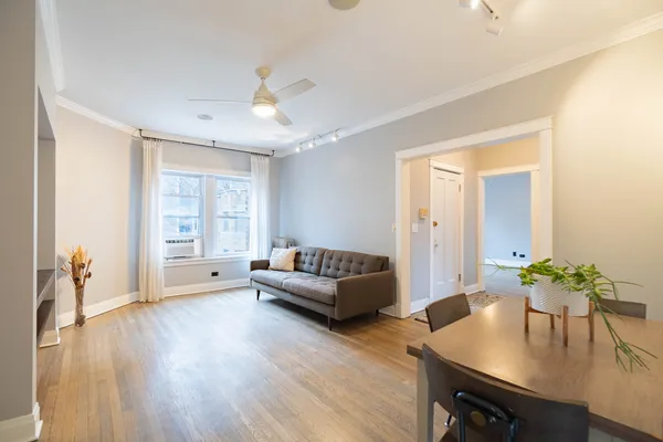 $3,000 | 536 1/2 West Cornelia Avenue, Unit 3, Chicago, IL 60657