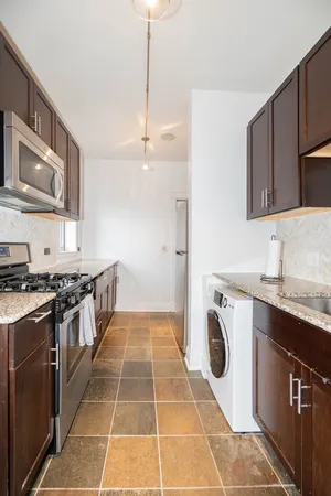 $3,000 | 536 1/2 West Cornelia Avenue, Unit 3, Chicago, IL 60657