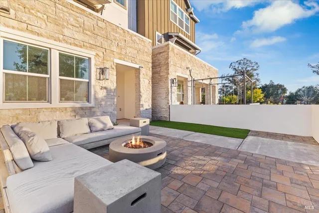 $749,000 | 235 Gambrel Circle, Santa Rosa, CA 95403