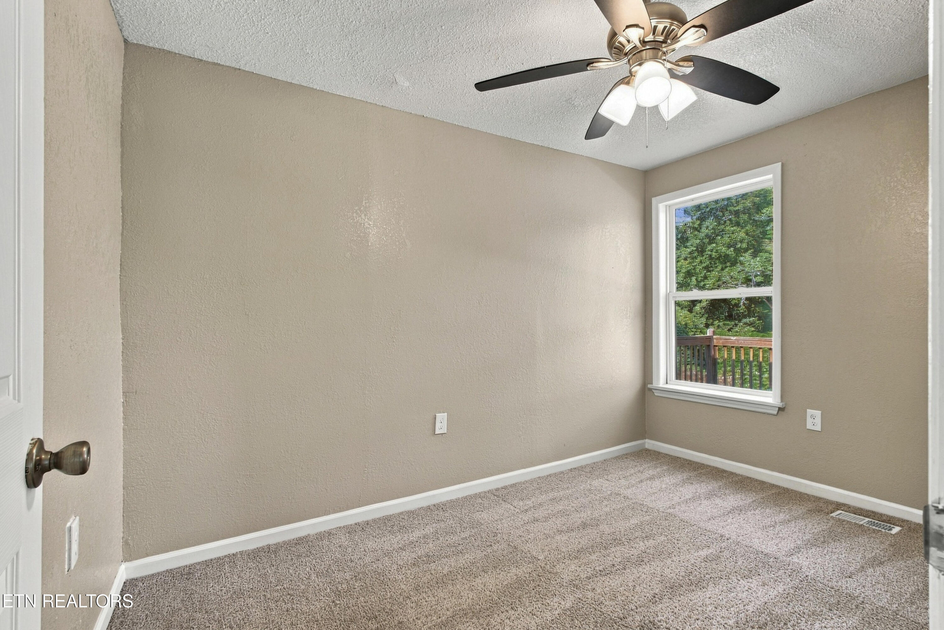 127 Jarrett Lane Oak Ridge, TN 37830 - Photo 24 of 28 1000-24