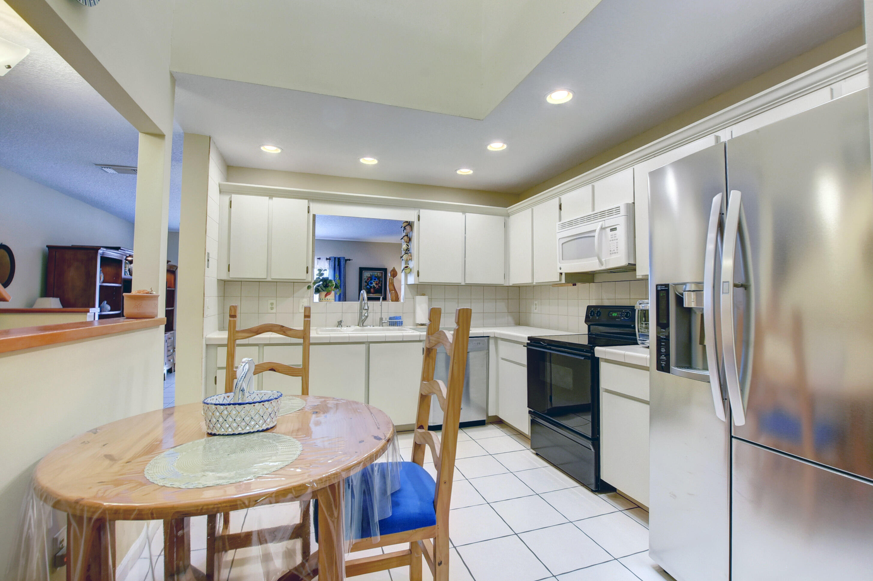 23358 Southwest 55th Avenue, Unit D Boca Raton, FL 33433 - Photo 4 of 19 Kitchen