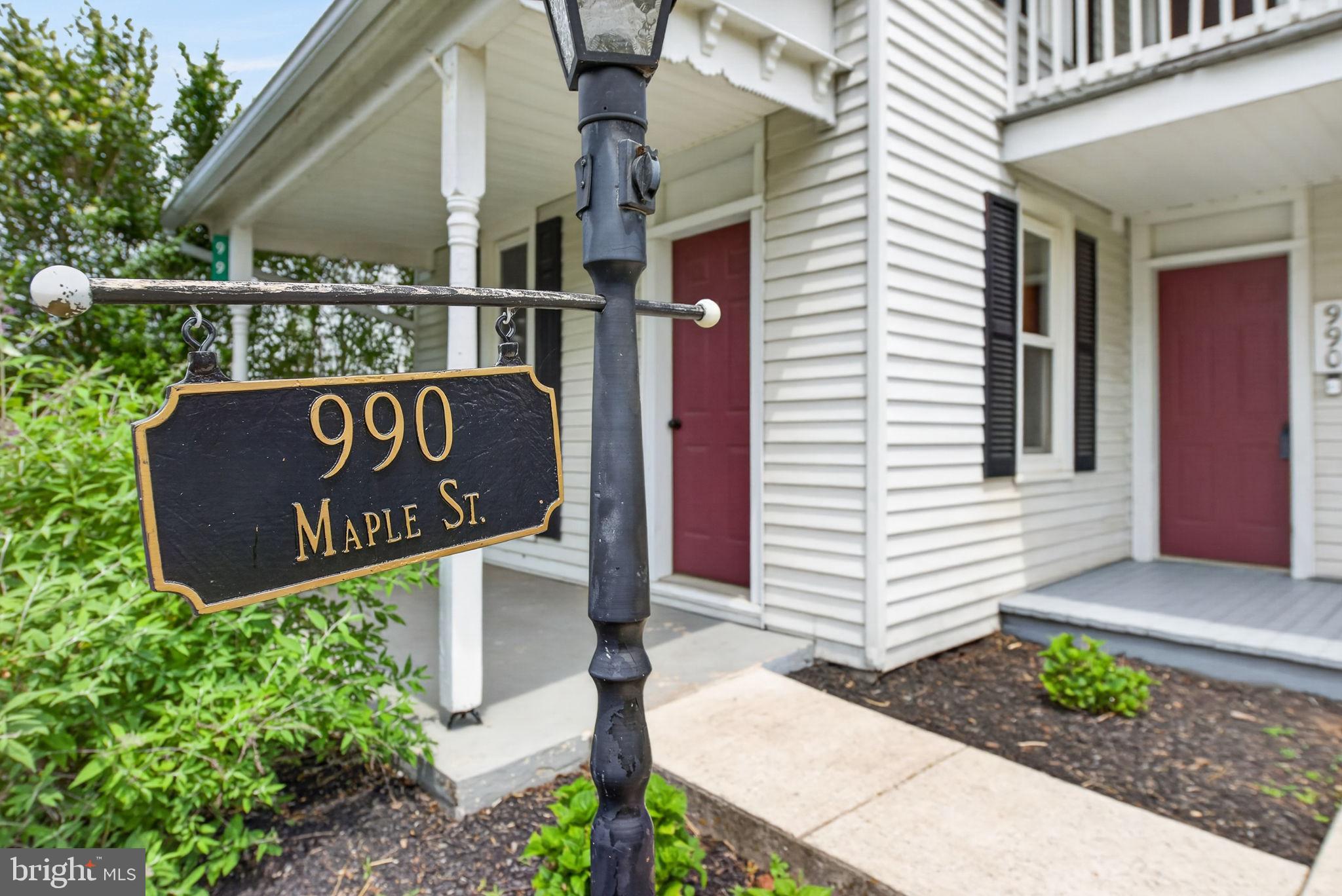 990 Maple Street Lititz, PA 17543 - Photo 4 of 37