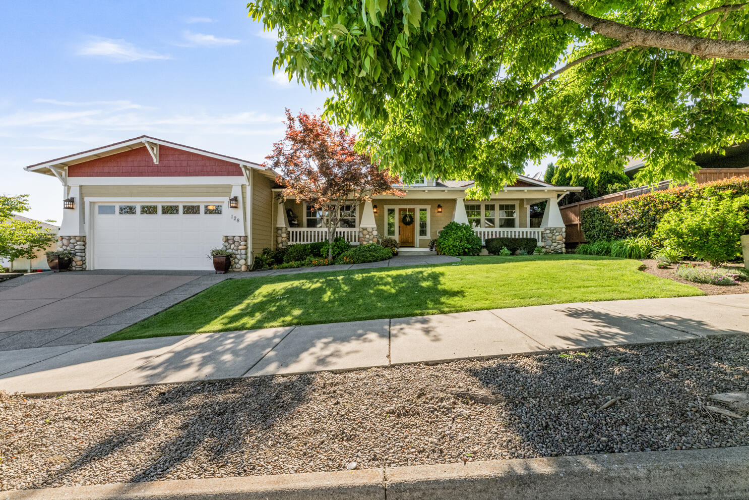 128 Oak Point Drive Eagle Point, OR 97524 - Photo 1 of 31