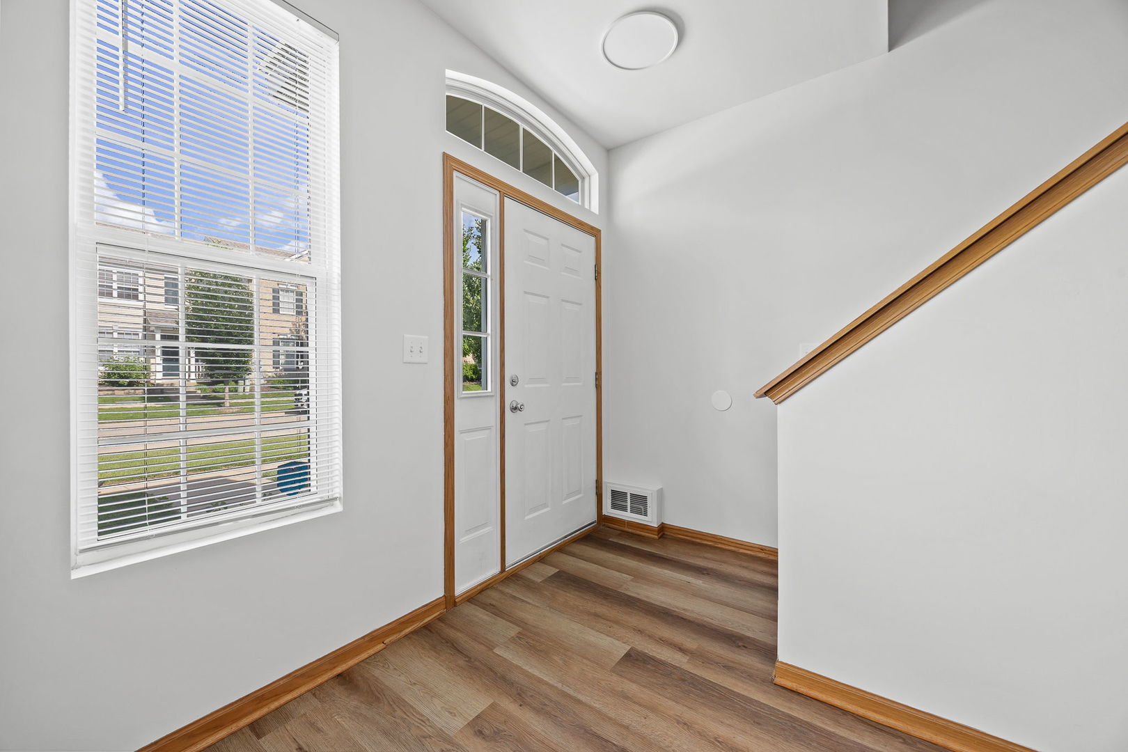 262 Springbrook Trail South Oswego, IL 60543 - Photo 5 of 25