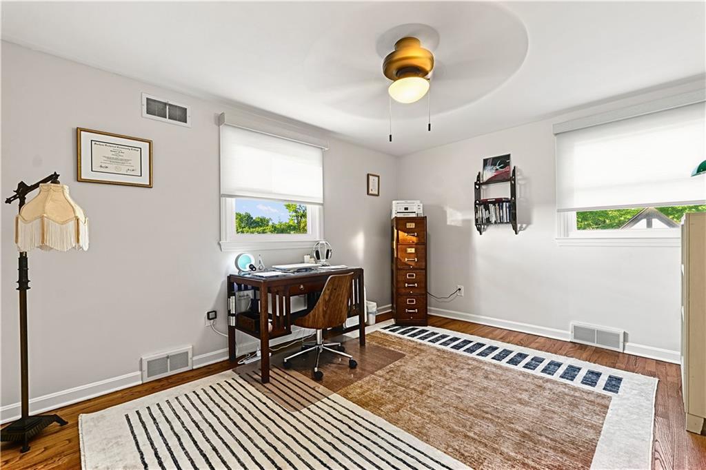 736 Pinetree Road Pittsburgh, PA 15243 - Photo 31 of 43 Bedroom or home office this room fits either need