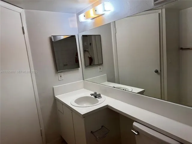 $1,750 | 17500 Northwest 67th Place, Unit P4, Hialeah, FL 33015