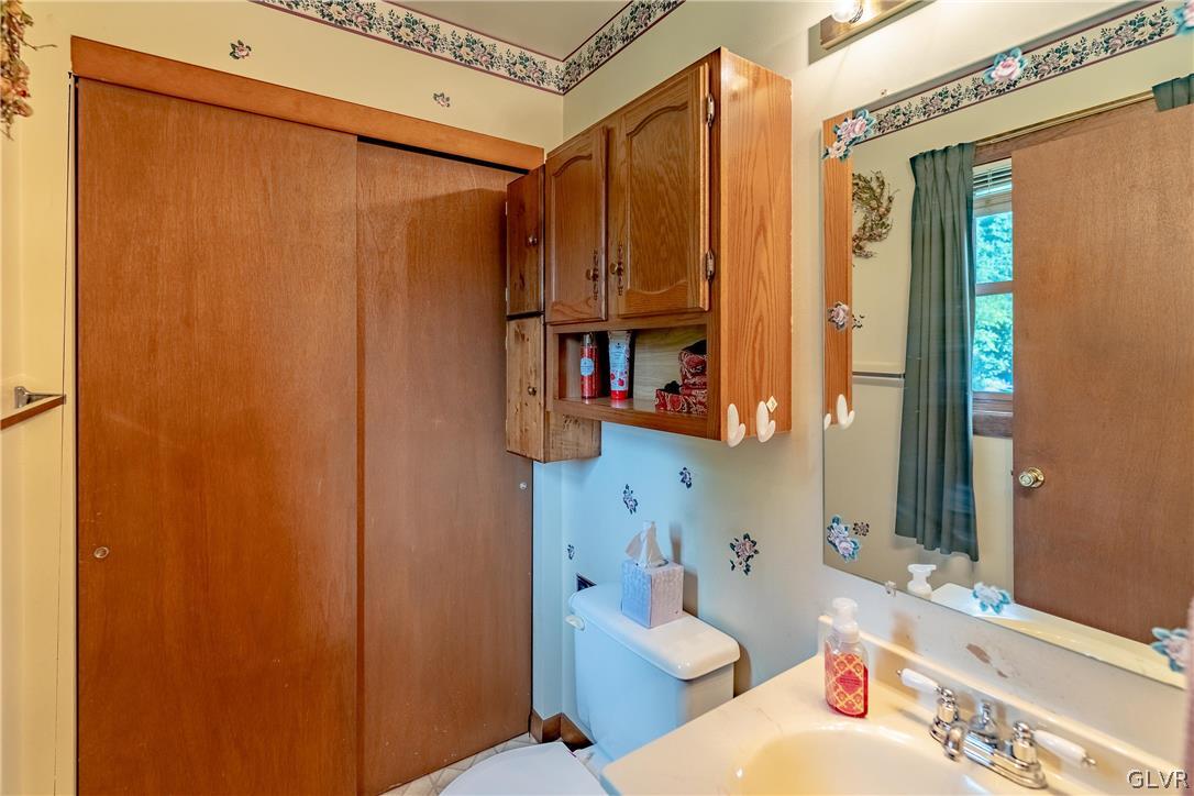 17 Fredericksville Road Mertztown, PA 19539 - Photo 16 of 28 Half Bath