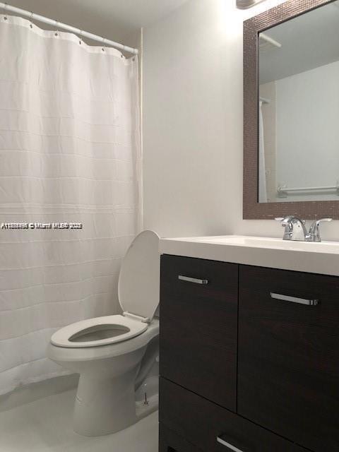 650 South Park Road, Unit 285 Hollywood, FL 33021 - Photo 11 of 13 a bathroom with a sink and a toilet