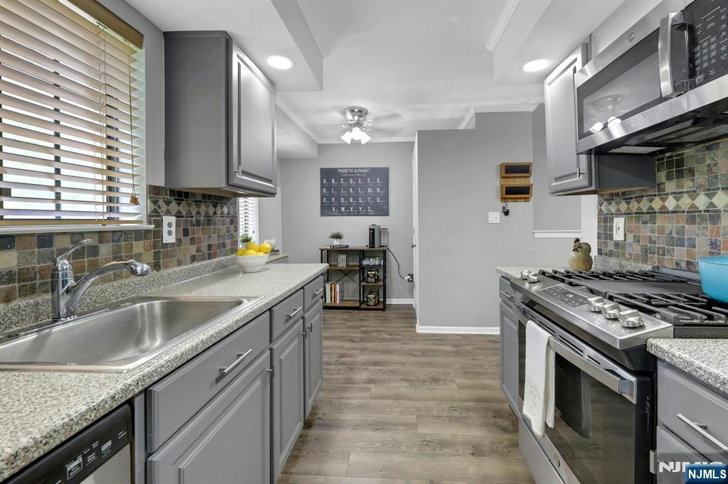 203 Mark Twain Way Mahwah, NJ 07430 - Photo 4 of 18