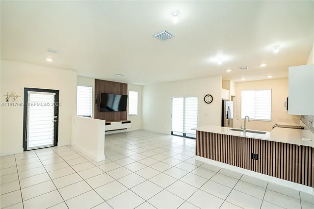 $1,200,000 | 8364 Northwest 43rd Street, Doral, FL 33166