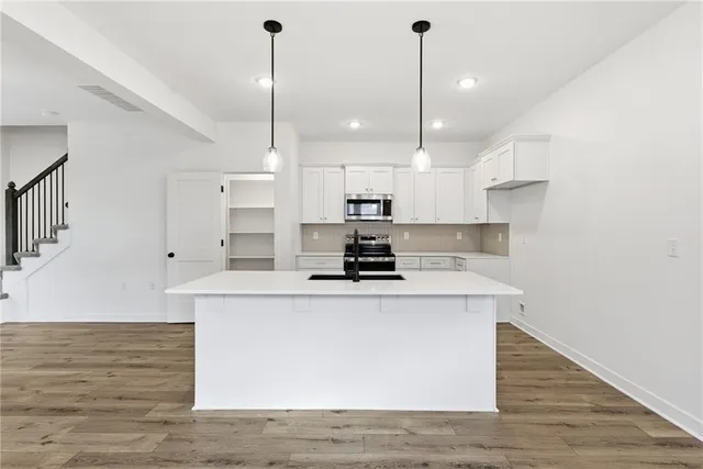 $300,000 | 704 Mahogany Court, Warrensburg, MO 64093