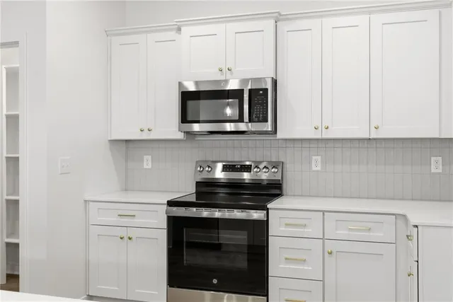 $300,000 | 704 Mahogany Court, Warrensburg, MO 64093