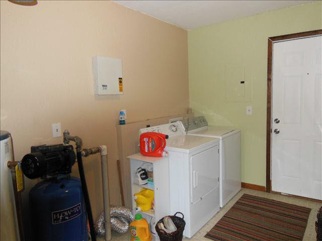 327 Ida Maybee Road Monroe, MI 48161 - Photo 18 of 18 20351505-17.JPG