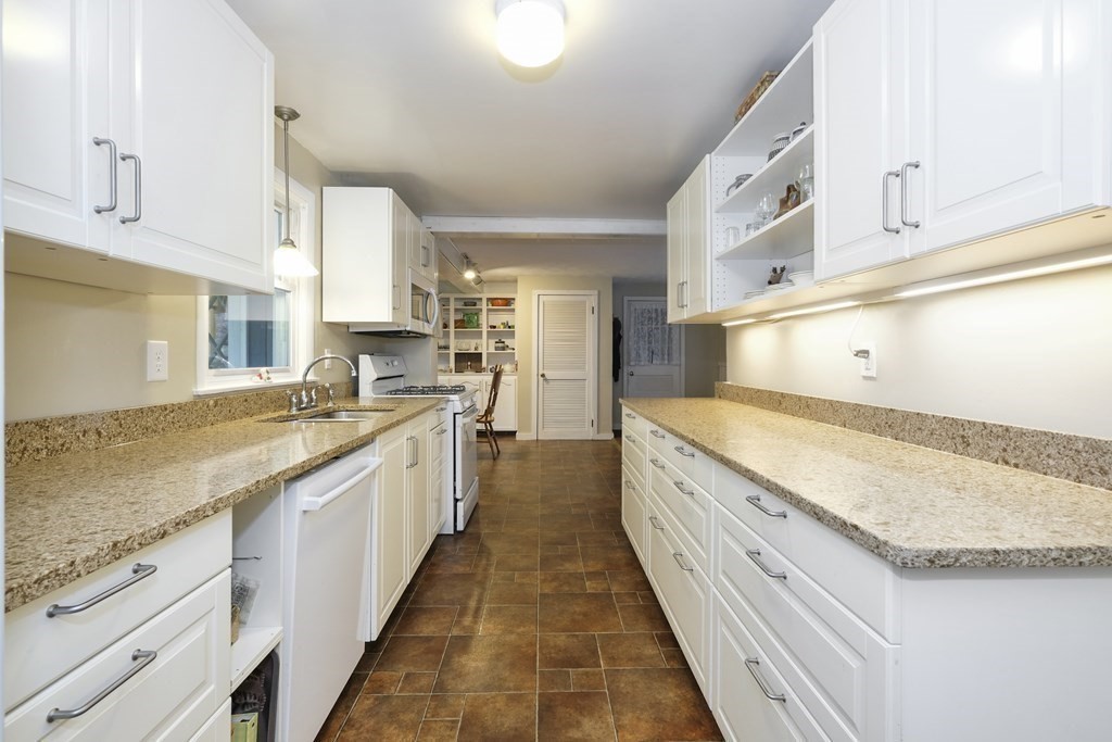 17 Fred Jackson Road Southwick, MA 01077 - Photo 9 of 27 Gallery Image 9