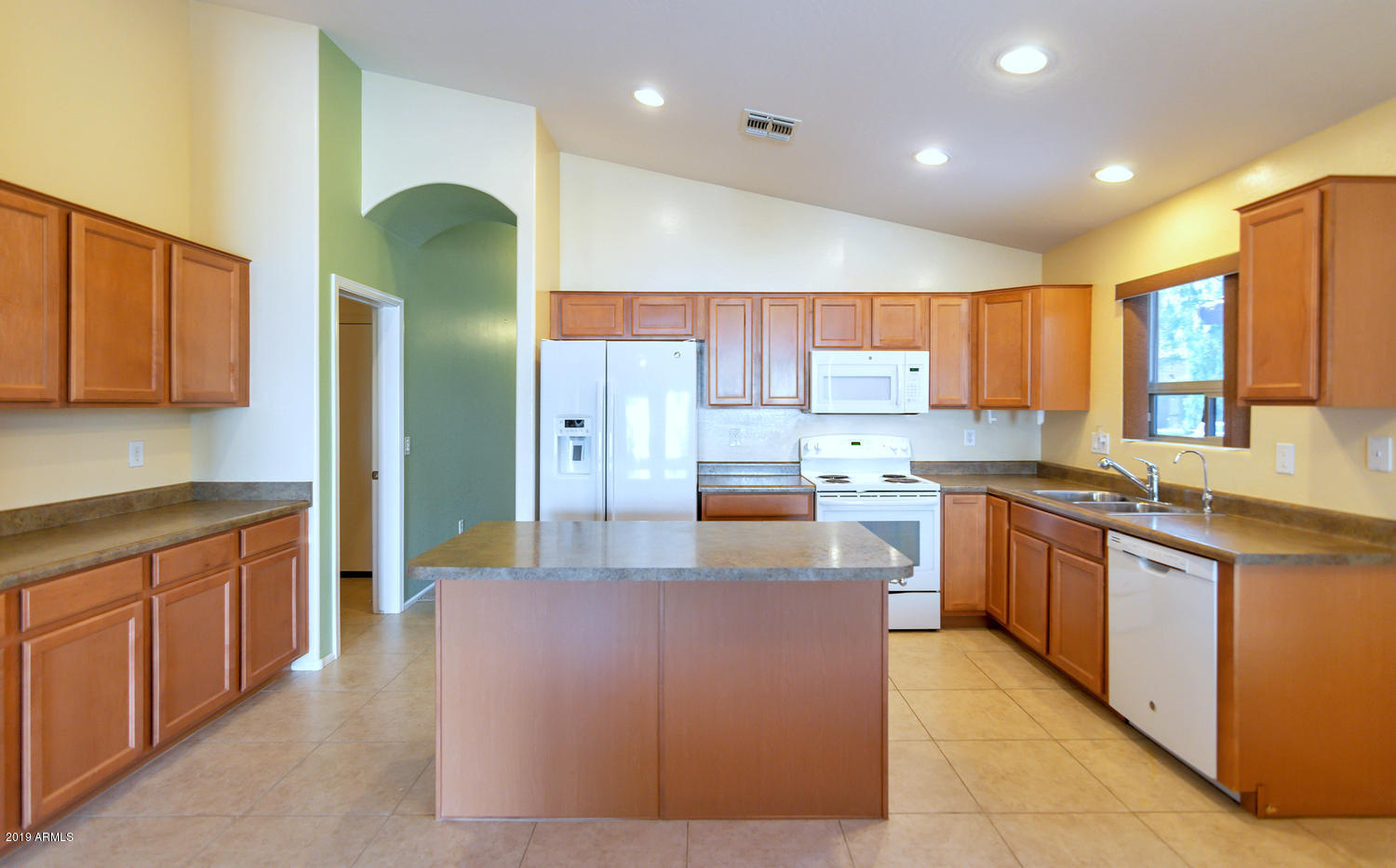 23850 W Chipman Rd-large-006-003-Kitchen