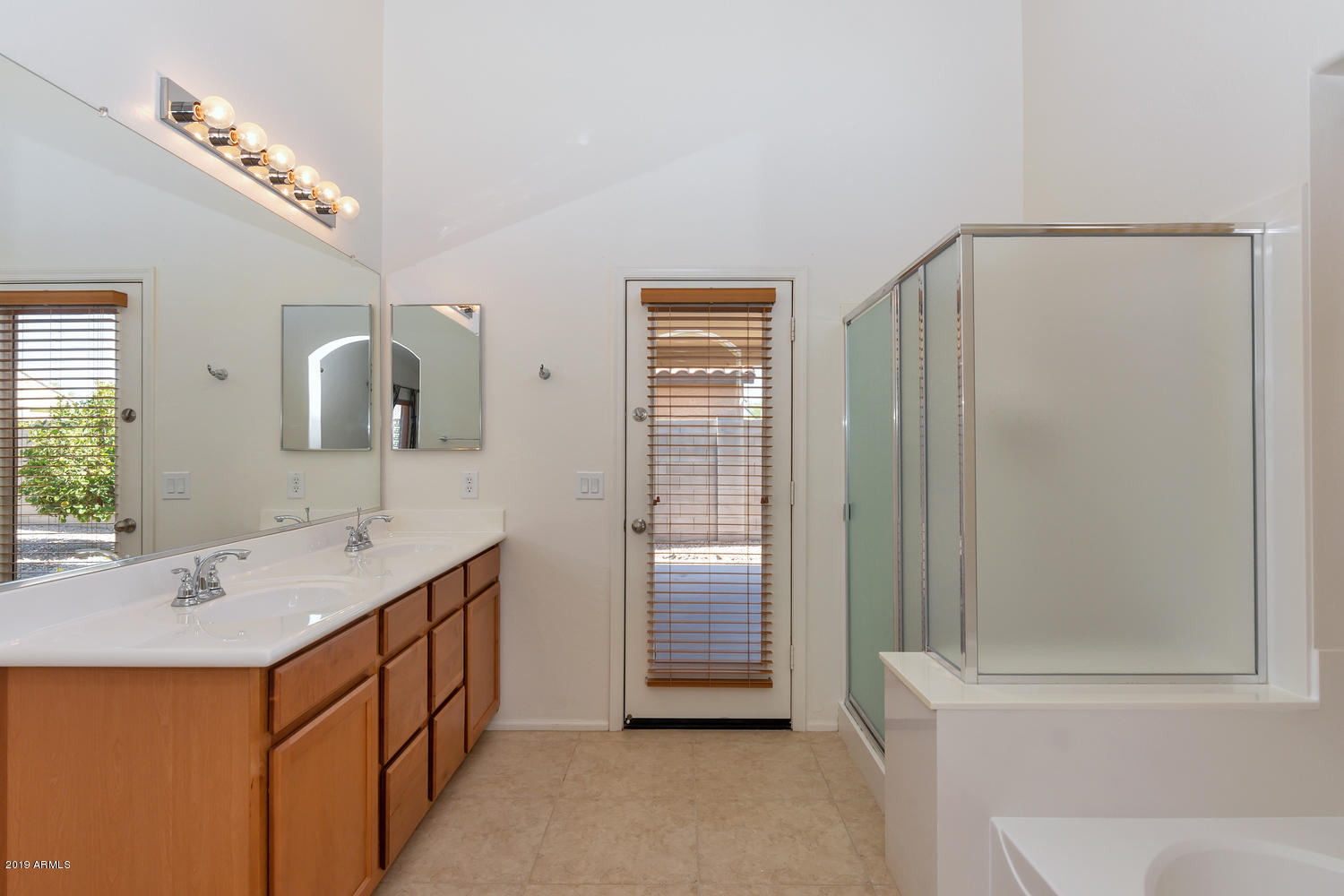 23850 W Chipman Rd-large-014-018-Master