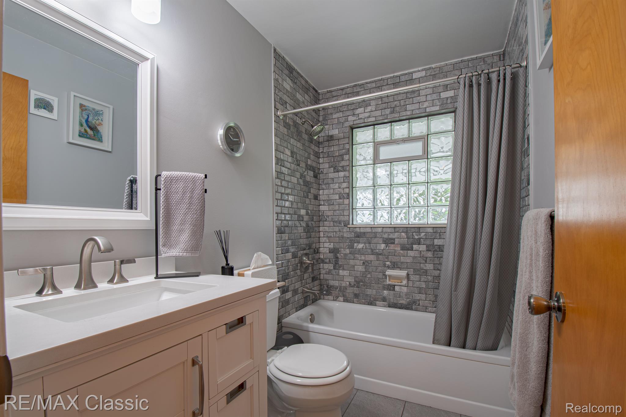 22645 Power Road Farmington, MI 48336 - Photo 10 of 20 Completely remodeled full bath