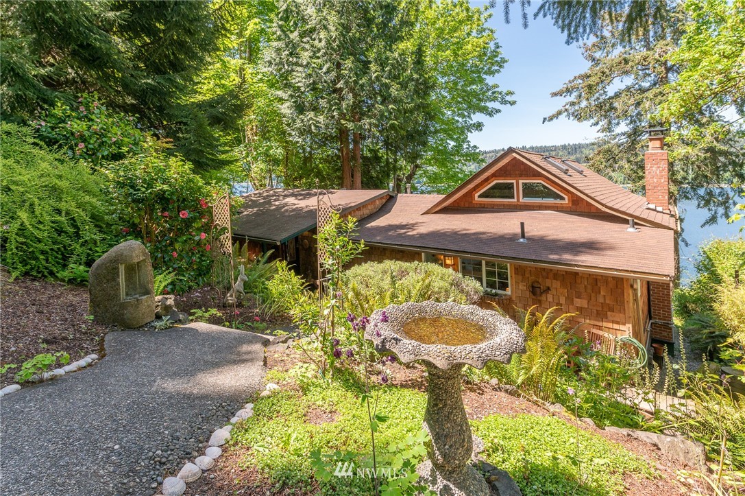 27629 Hake Road Southwest Vashon, WA 98070 - Photo 2 of 38 Gallery Image 2
