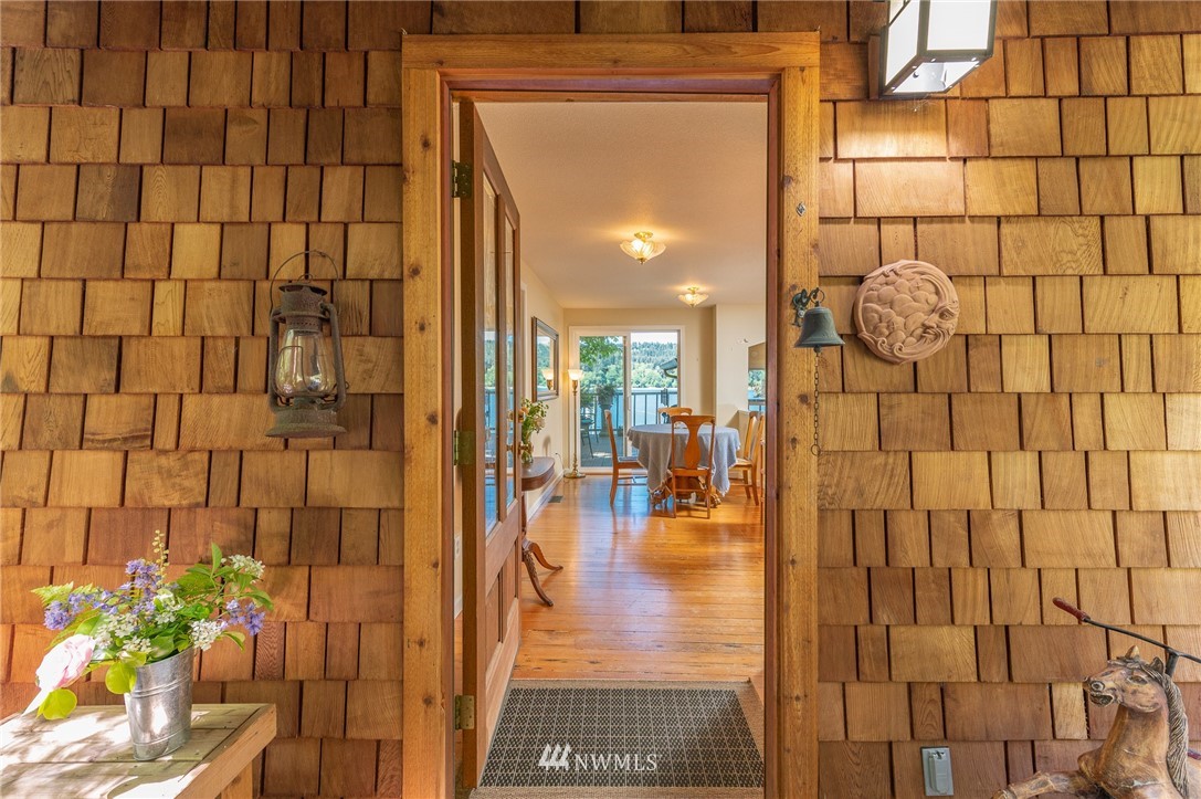 27629 Hake Road Southwest Vashon, WA 98070 - Photo 11 of 38 Gallery Image 11
