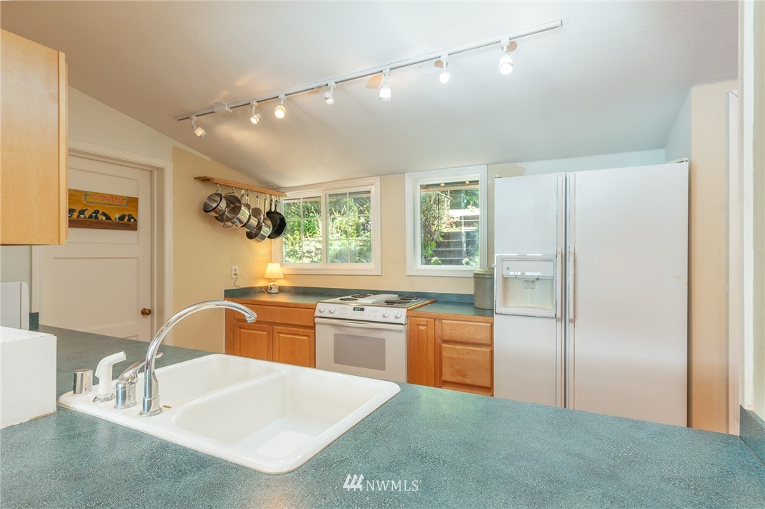 27629 Hake Road Southwest Vashon, WA 98070 - Photo 14 of 38 Gallery Image 14