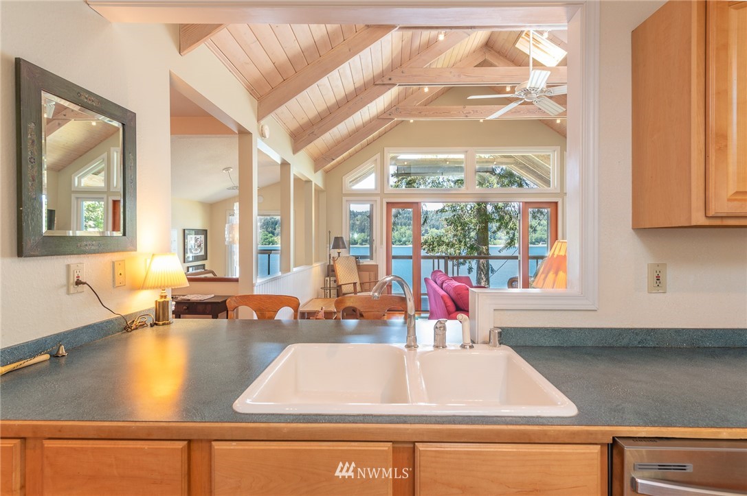 27629 Hake Road Southwest Vashon, WA 98070 - Photo 15 of 38 Gallery Image 15