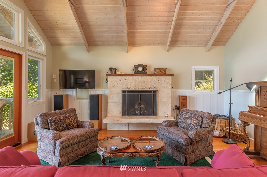 27629 Hake Road Southwest Vashon, WA 98070 - Photo 19 of 38 Gallery Image 19