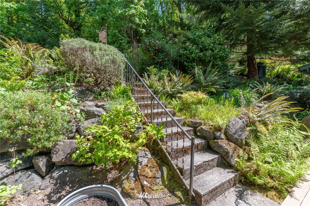 27629 Hake Road Southwest Vashon, WA 98070 - Photo 3 of 38 Gallery Image 3