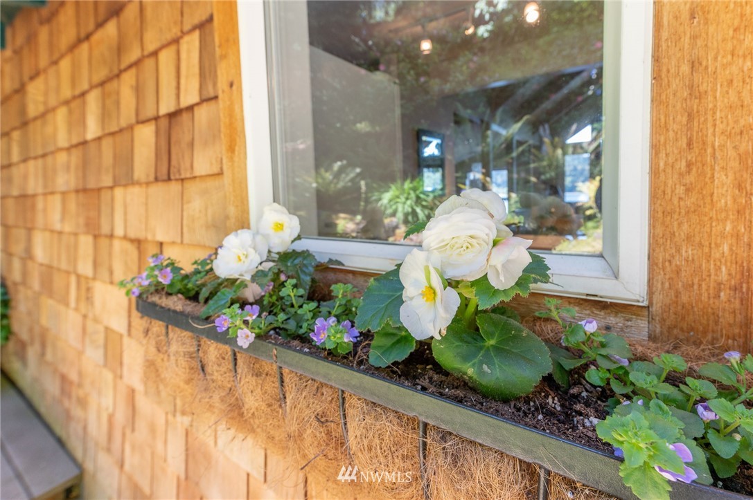 27629 Hake Road Southwest Vashon, WA 98070 - Photo 10 of 38 Gallery Image 10