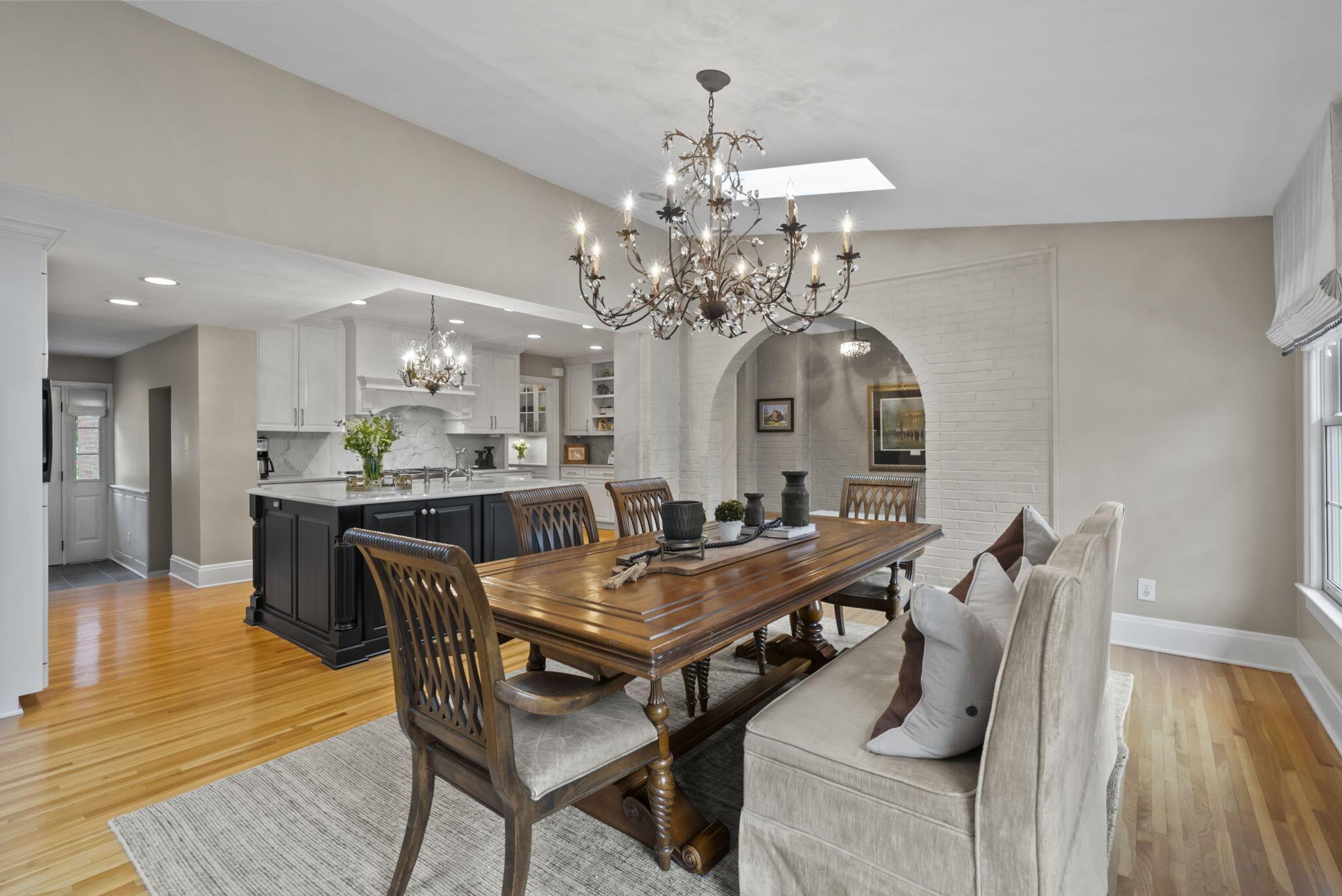 1875 Roxbury Road Upper Arlington, OH 43212 - Photo 19 of 97 Informal Dining