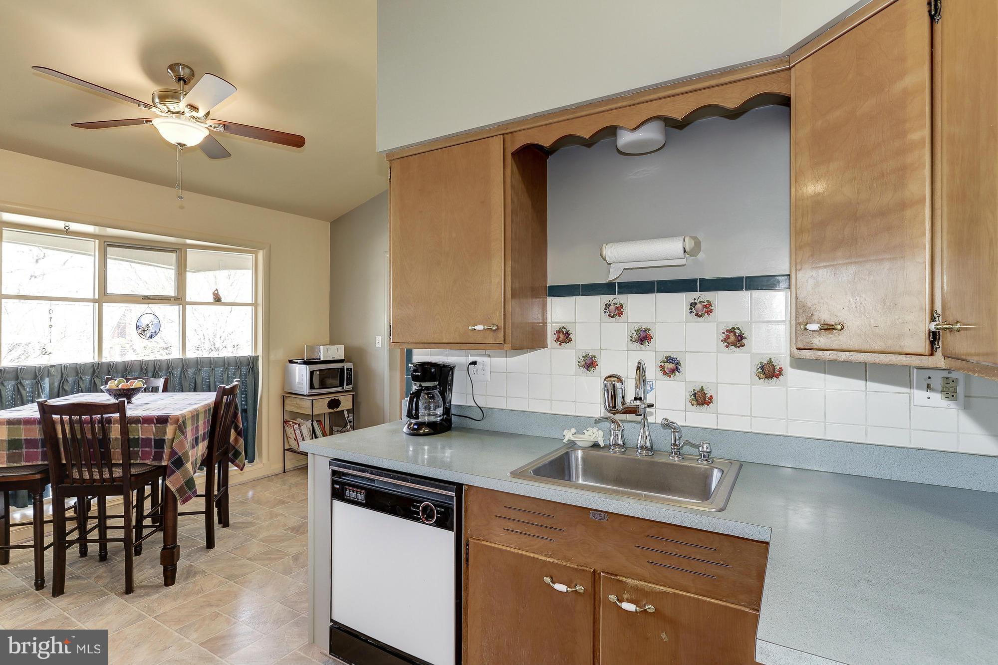 903 Winhall Way Silver Spring, MD 20904 - Photo 10 of 30 Kitchen