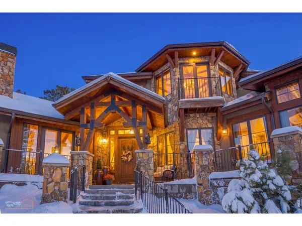 a view of a house with a outdoor space