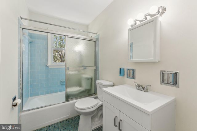 $790,000 | 4926 17th Road North, Arlington, VA 22207