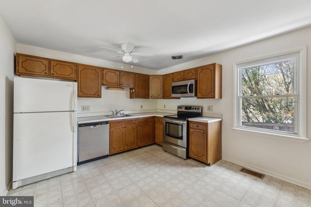 $790,000 | 4926 17th Road North, Arlington, VA 22207