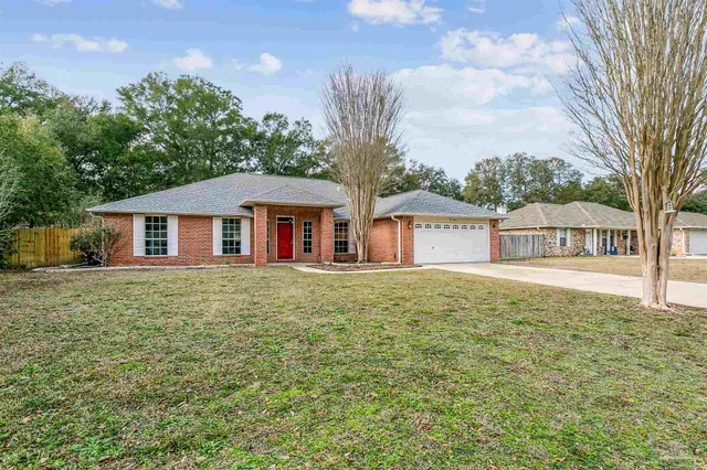 a view of a house with a yard