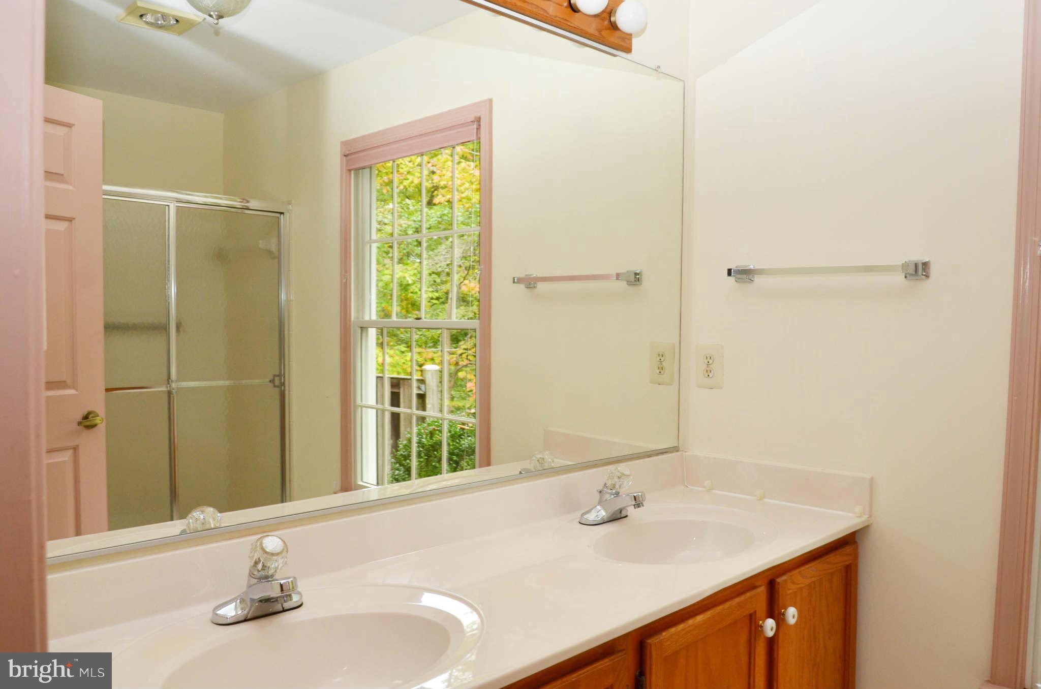 2500 Bollard Road Annapolis, MD 21401 - Photo 16 of 30 Bath (Master)