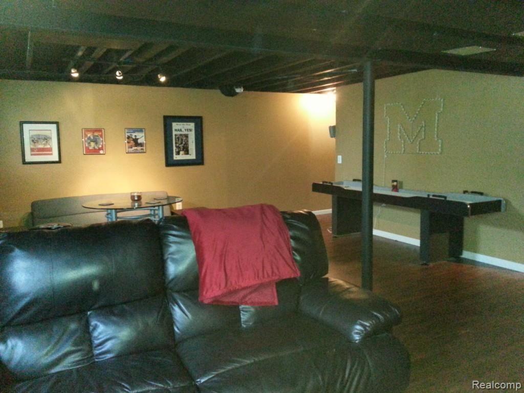 56281 Hidden Creek Road Utica, MI 48316 - Photo 19 of 23 20140621_112728.jpg