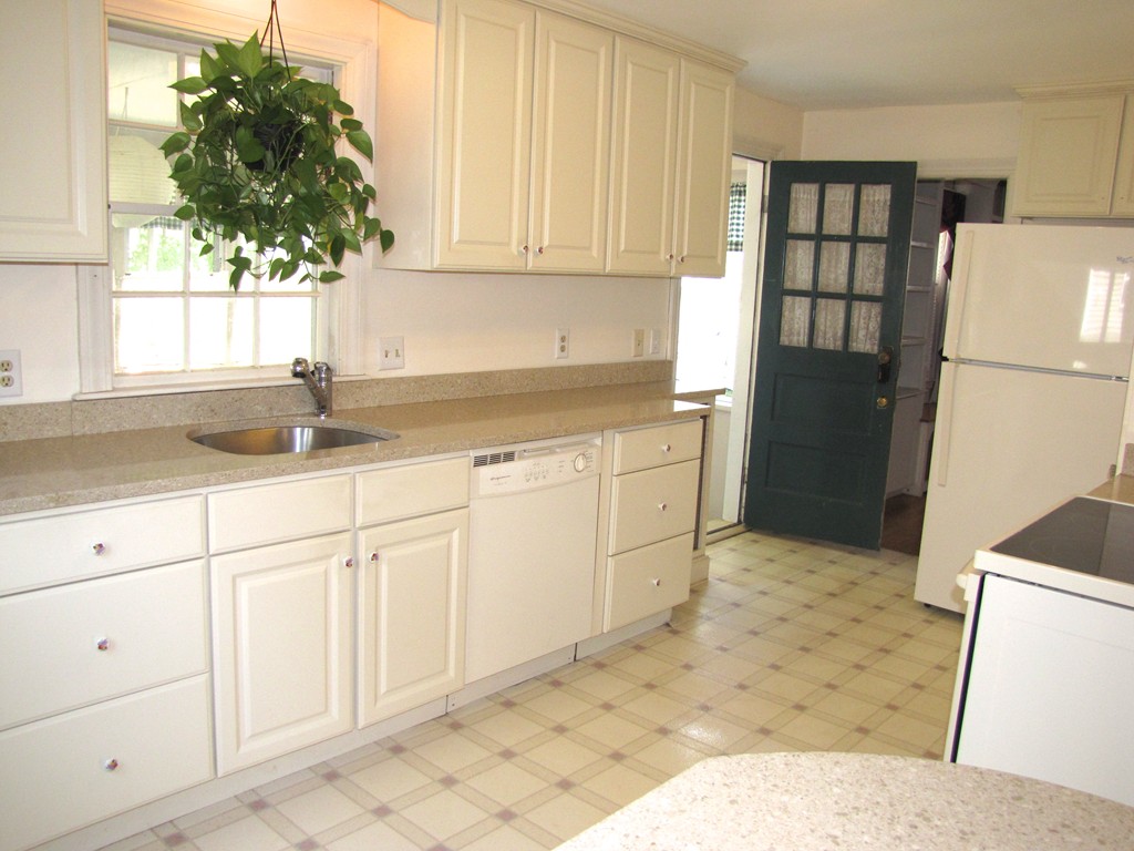 96 Alton Road Quincy, MA 02169 - Photo 3 of 30 Gallery Image 3