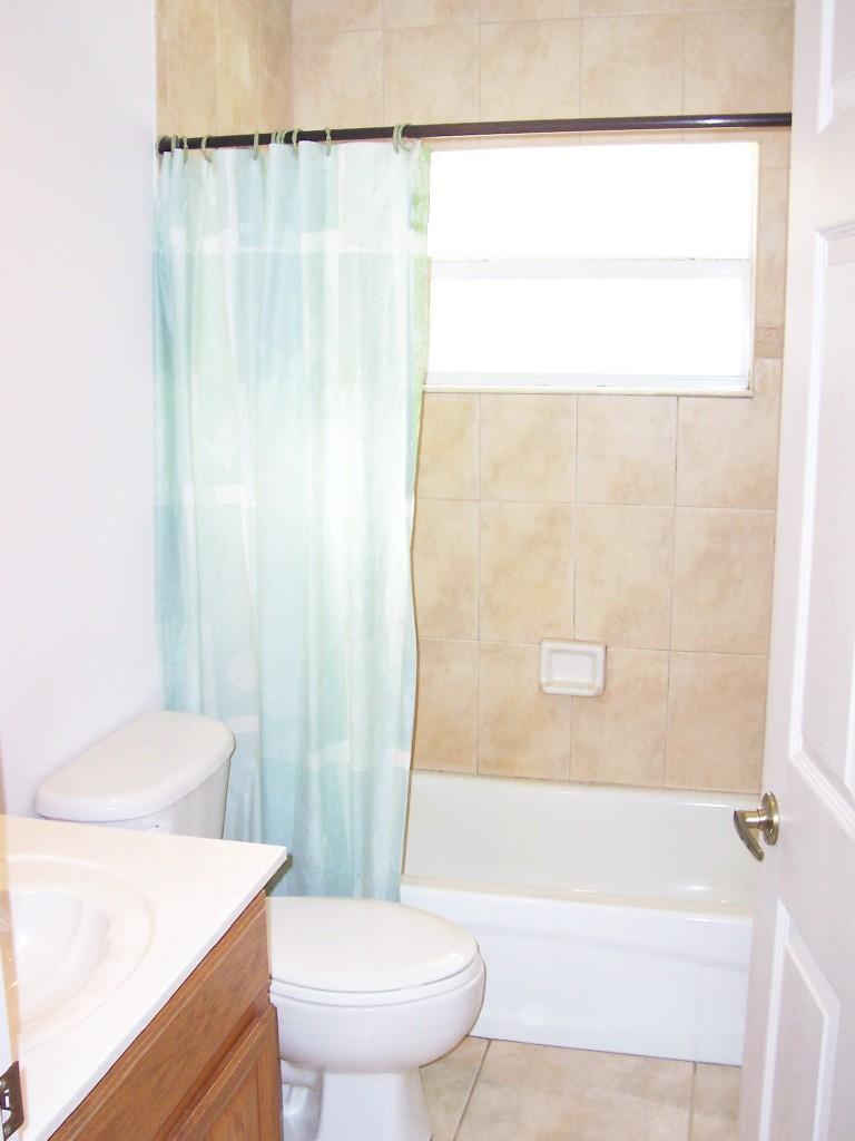 2545 F Road Loxahatchee Groves, FL 33470 - Photo 14 of 20 TAYLOR LINDA MAIN BATH