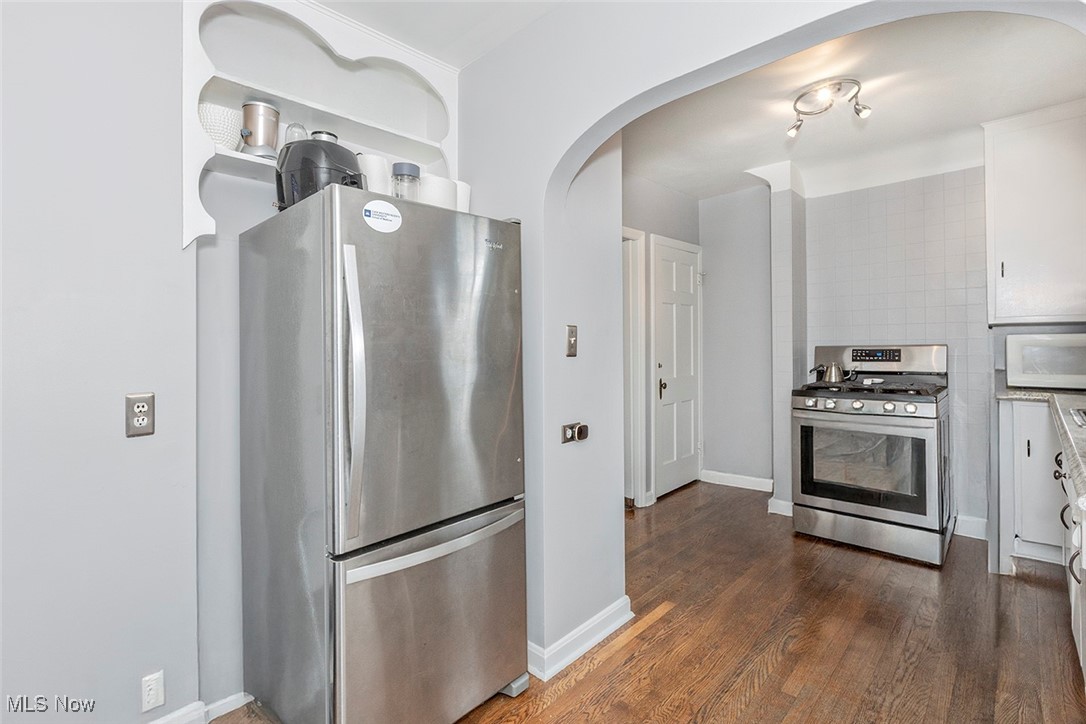 2290-2292 South Overlook Road Cleveland, OH 44106 - Photo 6 of 34 Gallery Image 6