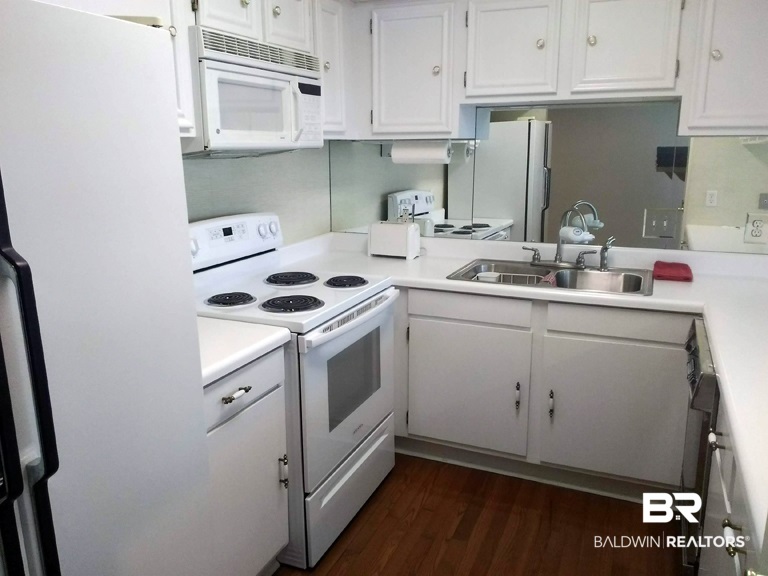 710 South Mobile Street, Unit 23 Fairhope, AL 36532 - Photo 26 of 42 Kitchen