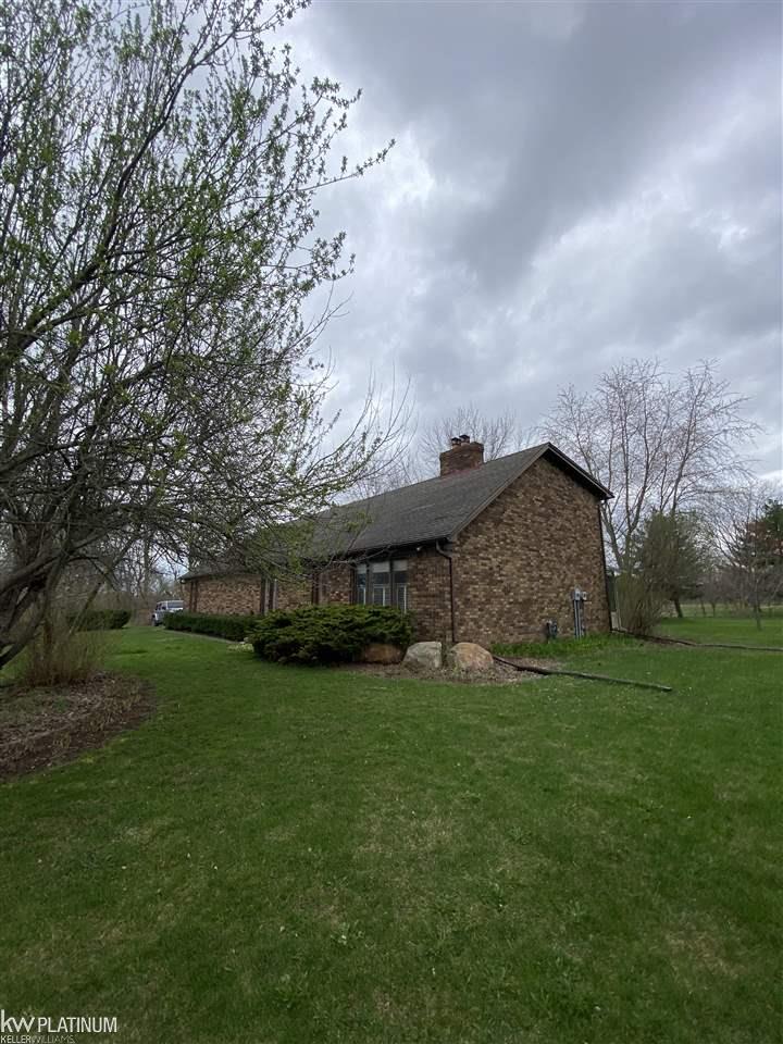 2730 Kronner Road Columbus, MI 48063 - Photo 5 of 78 Side view of house