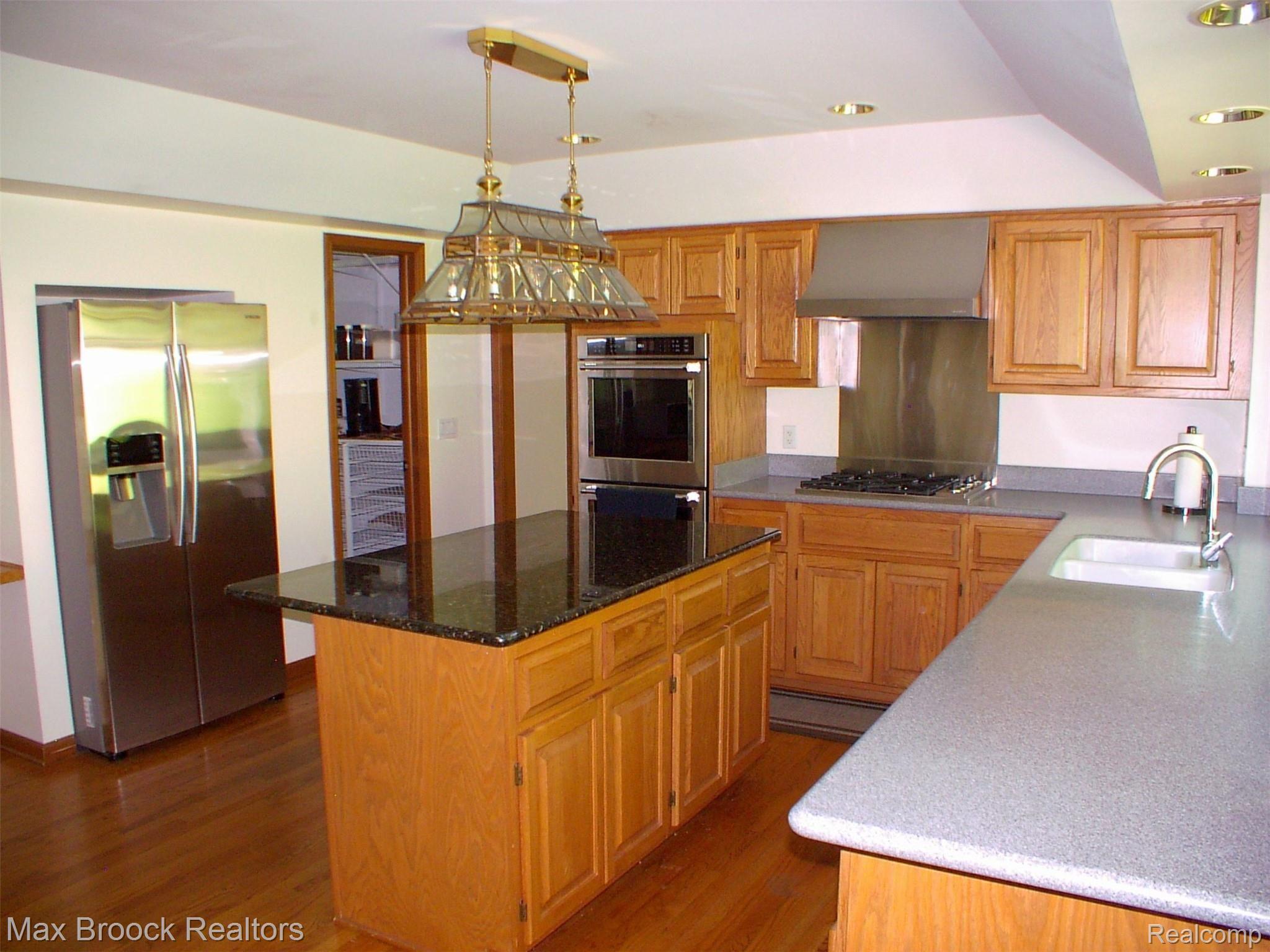 2817 Eagle Drive Rochester, MI 48309 - Photo 17 of 31 Kitchen