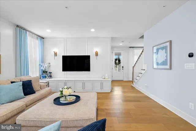 $1,250,000 | 42104 Creighton Road, Ashburn, VA 20148