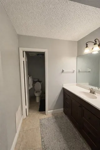 a en suite bathroom with a sink and a mirror