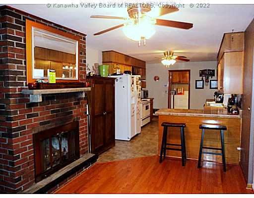 52 Riverview Drive Winfield, WV 25213 - Photo 7 of 16 Kitchen.
