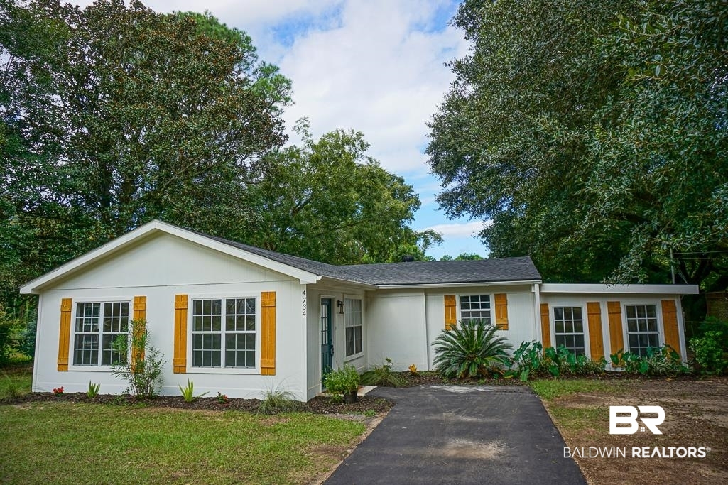 4734 Kirkwell Drive Mobile, AL 36619 - Photo 1 of 18 Ranch-style house featuring a front yard