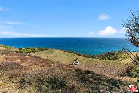 $2,500,000 | 20542 Seaboard Road, Malibu, CA 90265